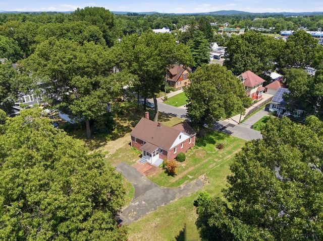 78 Wollaston St, Springfield, MA 01119