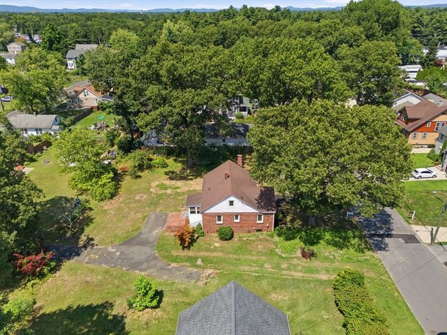 78 Wollaston St, Springfield, MA 01119