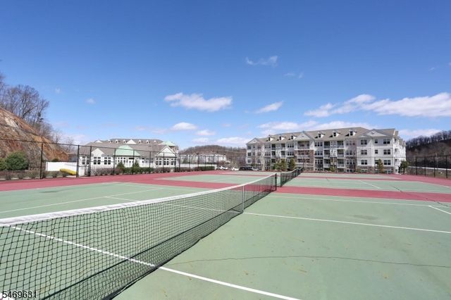 5219 Sanctuary Blvd, Riverdale Boro, NJ 07457