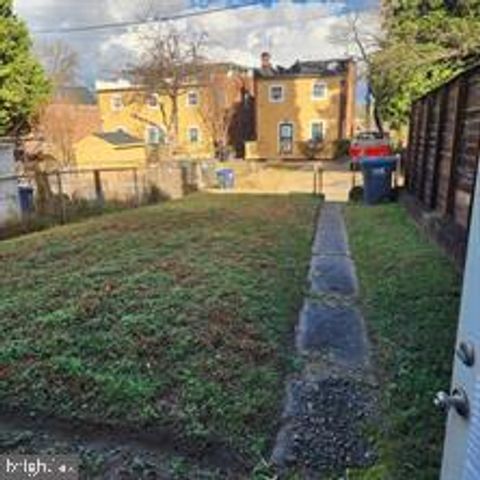 3128 LYNDALE PL SE, Washington, DC 20019