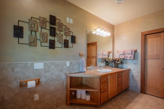 2221 Greenfield Drive E, Northfield, MN 55057