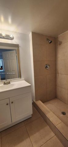 880 NE 207th Ter 104-10, Miami, FL 33179