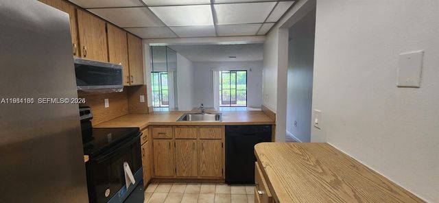 880 NE 207th Ter 104-10, Miami, FL 33179