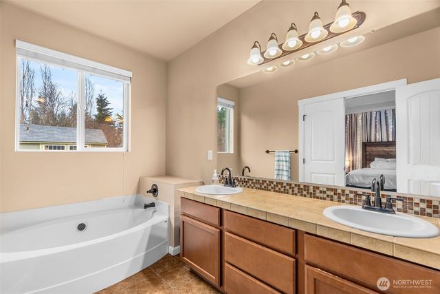 3806 Southlake Drive SE, Lacey, WA 98503