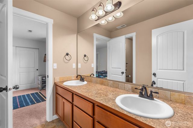 3806 Southlake Drive SE, Lacey, WA 98503