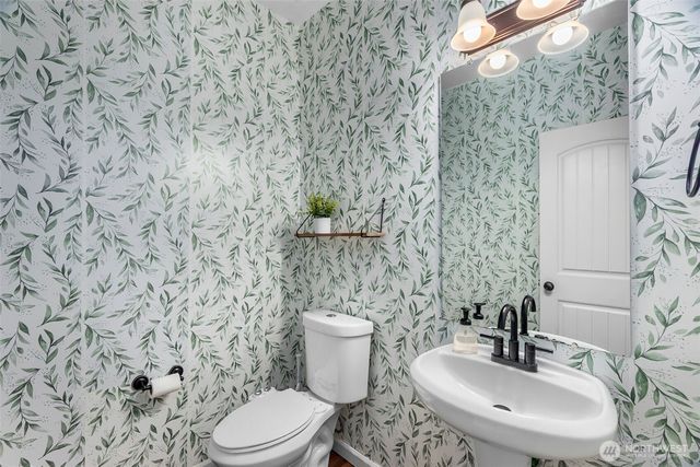 3806 Southlake Drive SE, Lacey, WA 98503