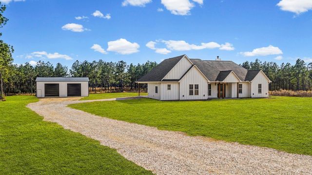 303 Bonfire Bend, Livingston, TX 77351