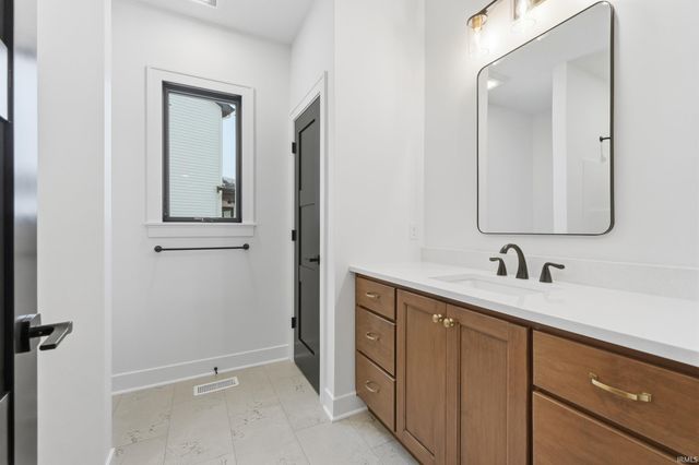 650 Grantham Passage, Fort Wayne, IN 46845