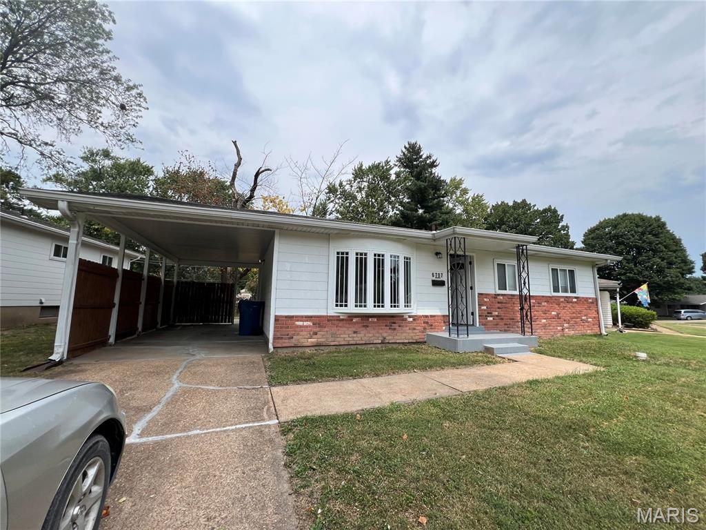 6707 Lightwood Drive, Hazelwood, MO 63042