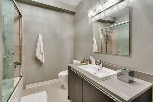 225 N Columbus Drive 5510, Chicago, IL 60601