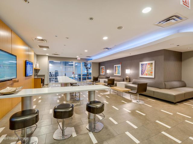 225 N Columbus Drive 5510, Chicago, IL 60601