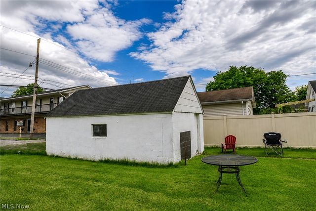 3304 4th Avenue, Vienna, WV 26105