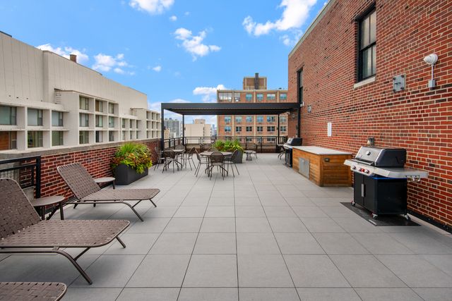 421 W Melrose Street 18BC, Chicago, IL 60657