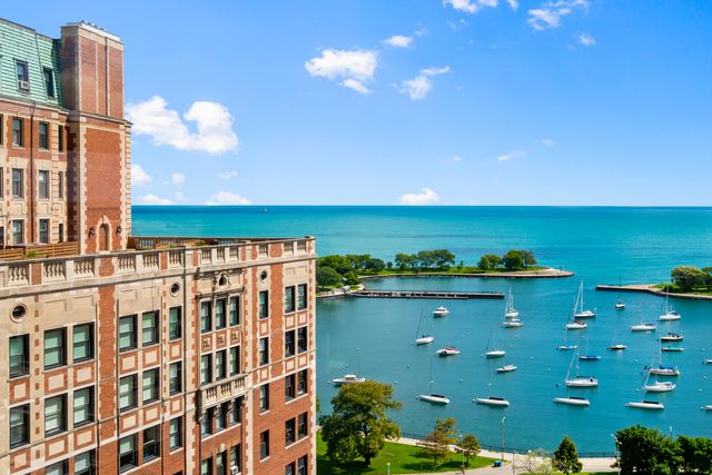 421 W Melrose Street 18BC, Chicago, IL 60657