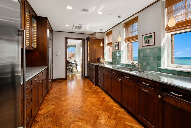 421 W Melrose Street 18BC, Chicago, IL 60657