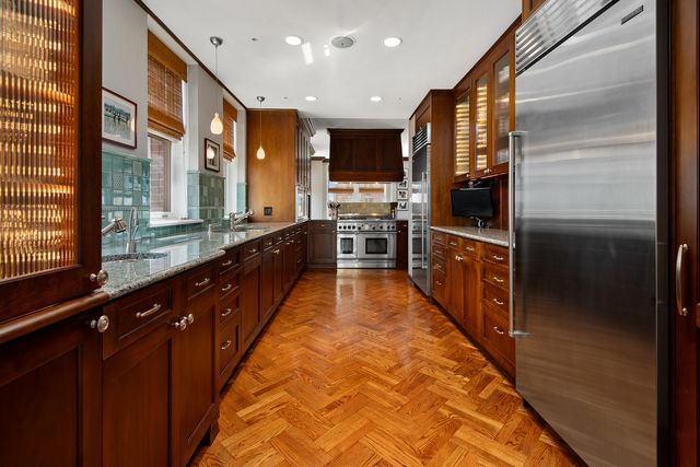 421 W Melrose Street 18BC, Chicago, IL 60657