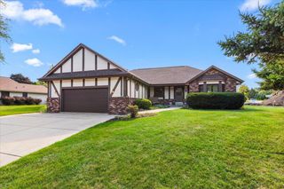 4731 W Abbott AVENUE, Greenfield, WI 53220