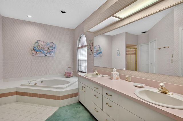 621 HIGH POINT DRIVE, Mount Dora, FL 32757