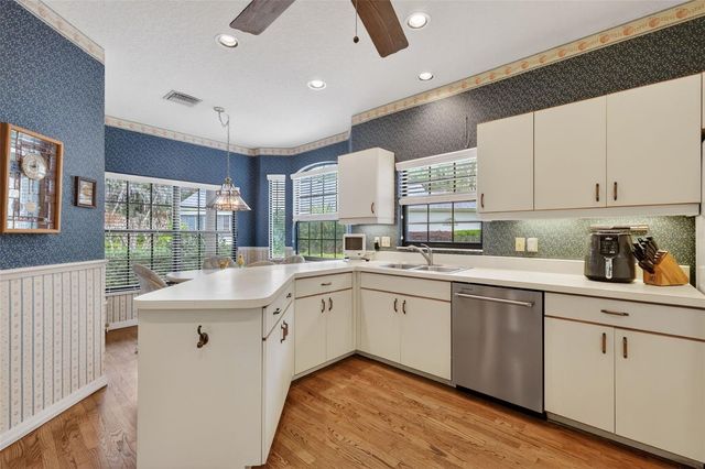 621 HIGH POINT DRIVE, Mount Dora, FL 32757