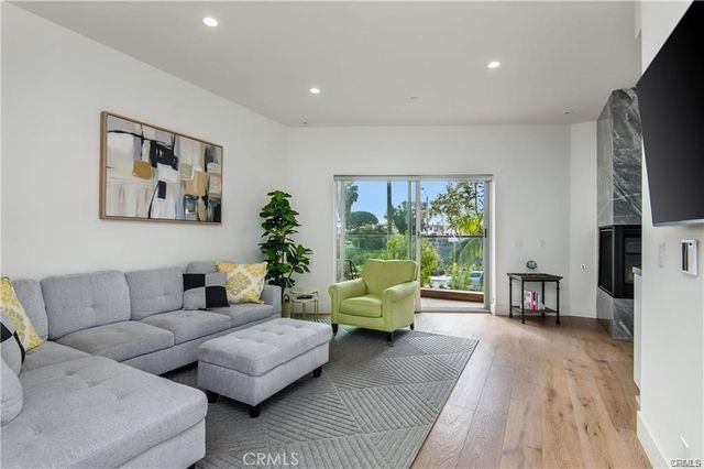3920 E Coast Highway, Corona Del Mar, CA 92625