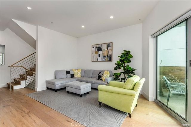 3920 E Coast Highway, Corona Del Mar, CA 92625