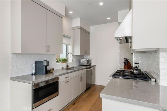 3920 E Coast Highway, Corona Del Mar, CA 92625