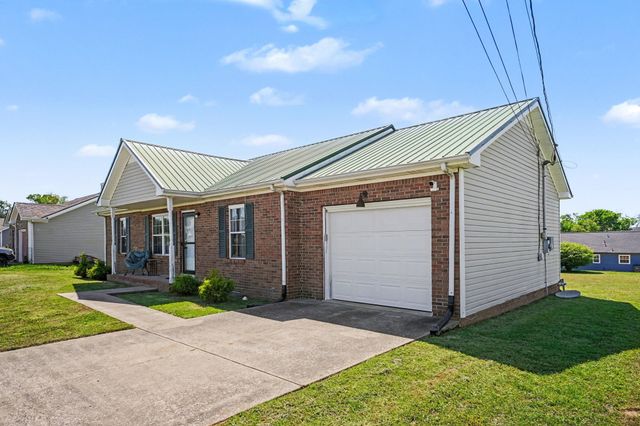 1272 Barbee Ln, Clarksville, TN 37042