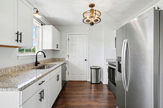 1272 Barbee Ln, Clarksville, TN 37042