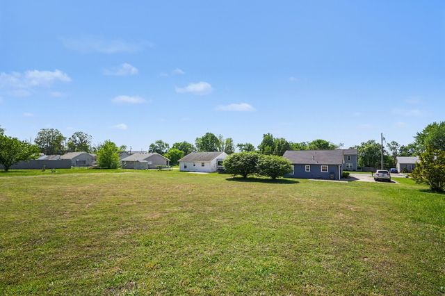 1272 Barbee Ln, Clarksville, TN 37042