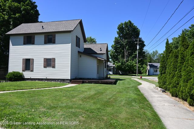 228 Union Street, Grand Ledge, MI 48837
