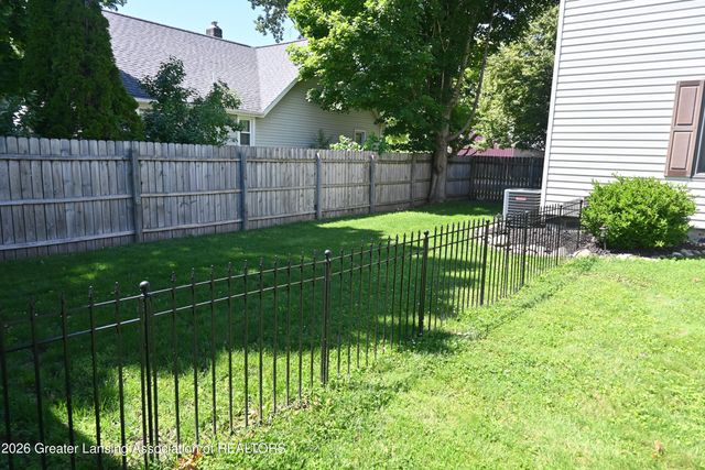 228 Union Street, Grand Ledge, MI 48837