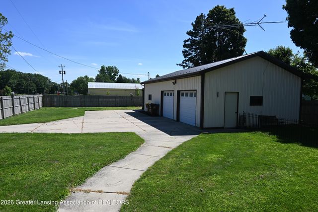228 Union Street, Grand Ledge, MI 48837