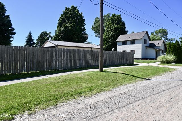 228 Union Street, Grand Ledge, MI 48837