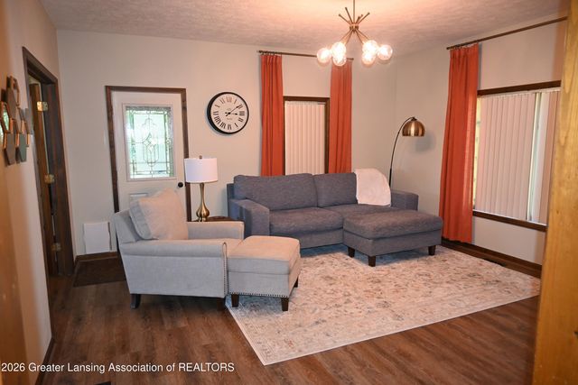 228 Union Street, Grand Ledge, MI 48837