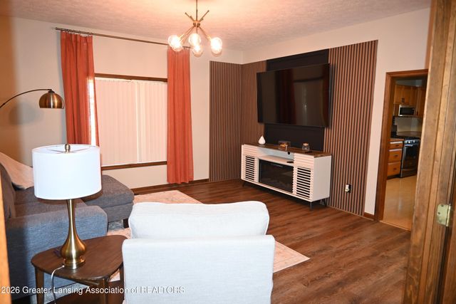 228 Union Street, Grand Ledge, MI 48837
