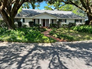 303 Colonial Drive, Lafayette, LA 70506