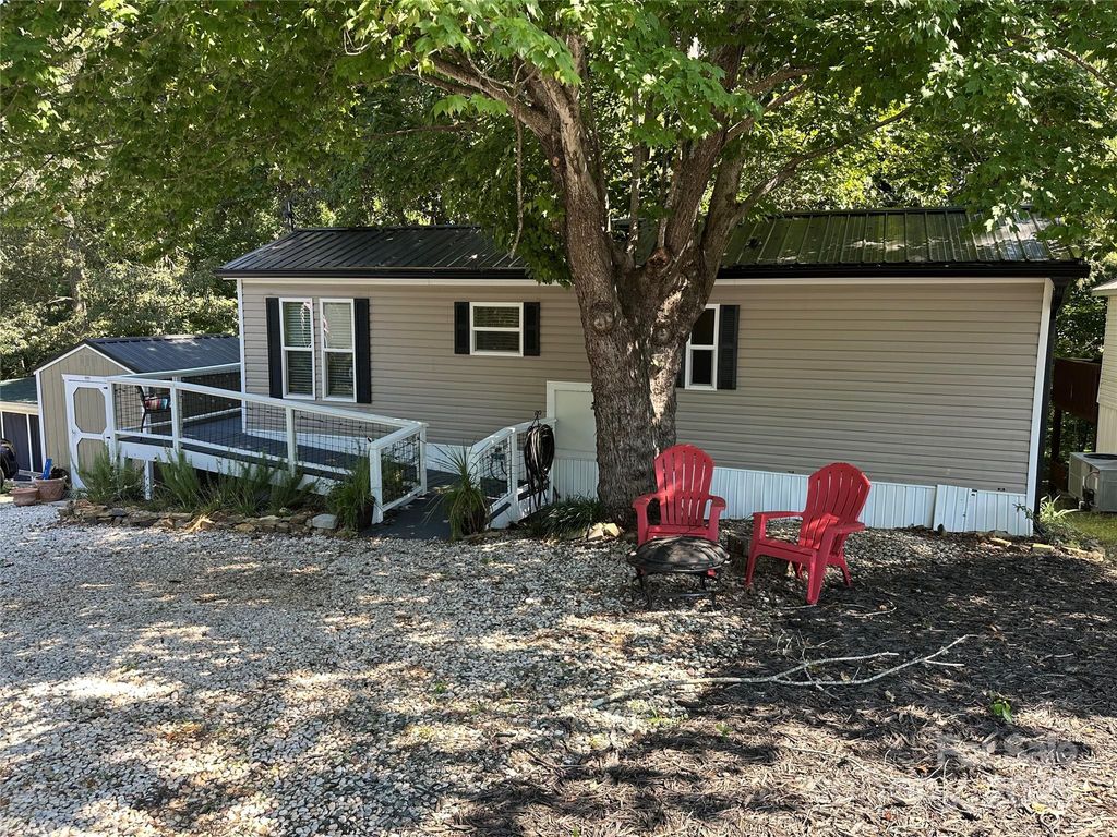 114 Meadowview Circle, New London, NC 28127