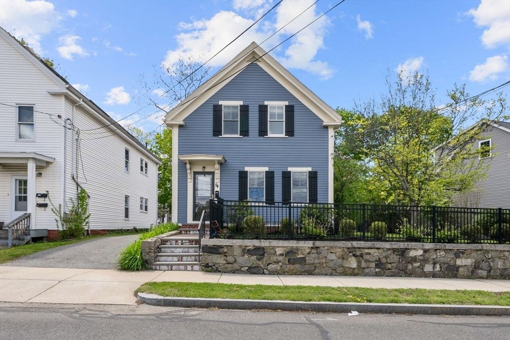 94 William St, Stoneham, MA 02180