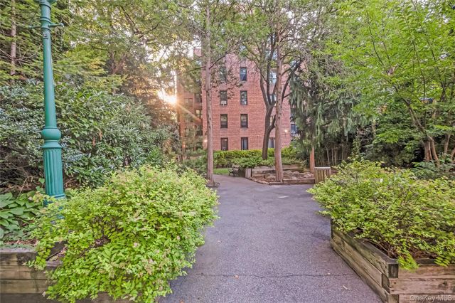 14050 Burden Crescent 2E, Briarwood, NY 11435