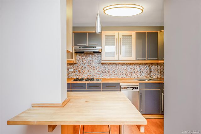 14050 Burden Crescent 2E, Briarwood, NY 11435