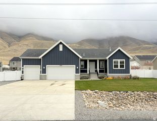 8626 N LAKESHORE DR, Lake Point, UT 84074