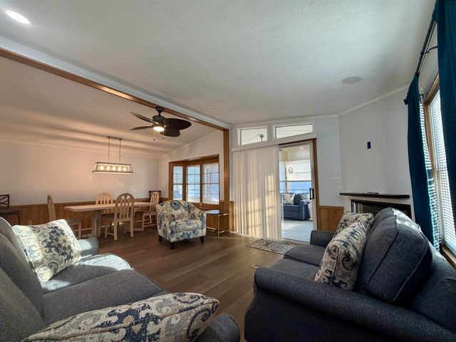 542 Oceanside Dr., Surfside Beach, SC 29575