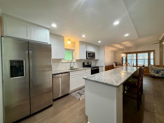 542 Oceanside Dr., Surfside Beach, SC 29575