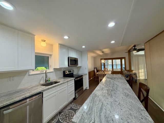 542 Oceanside Dr., Surfside Beach, SC 29575