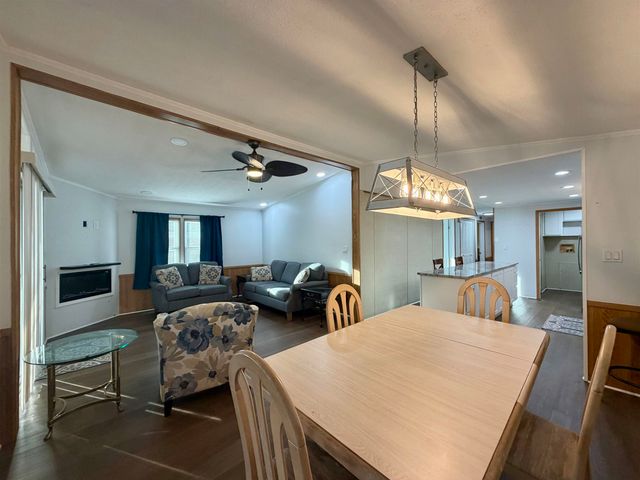 542 Oceanside Dr., Surfside Beach, SC 29575
