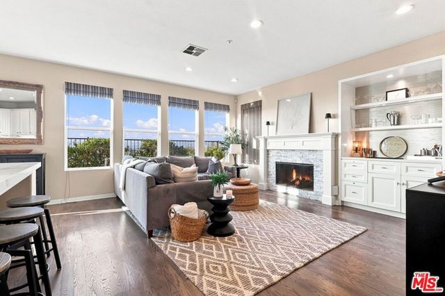 6829 Altamor Drive, Los Angeles, CA 90045