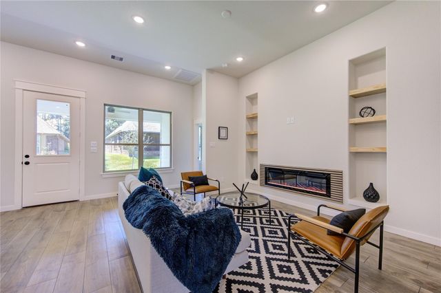 248 Blue Hill Drive, Montgomery, TX 77356