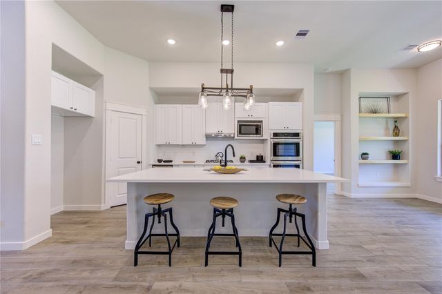248 Blue Hill Drive, Montgomery, TX 77356