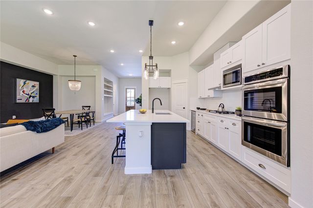 248 Blue Hill Drive, Montgomery, TX 77356