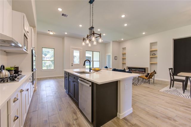 248 Blue Hill Drive, Montgomery, TX 77356